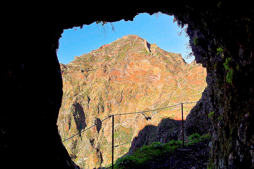 Tunnelblick auf den Pico Ruivo (1862m)